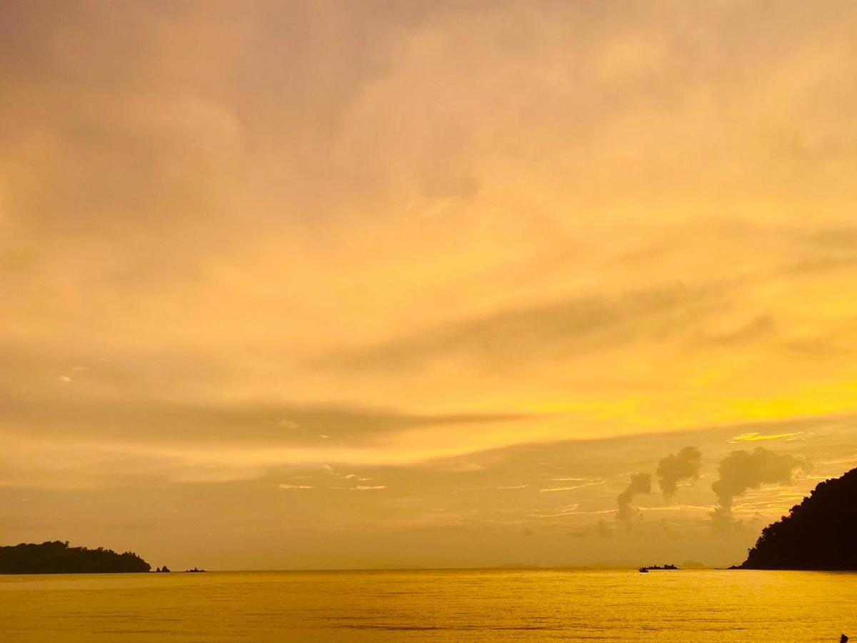 Banana Resort Koh Phayam Bagian luar foto