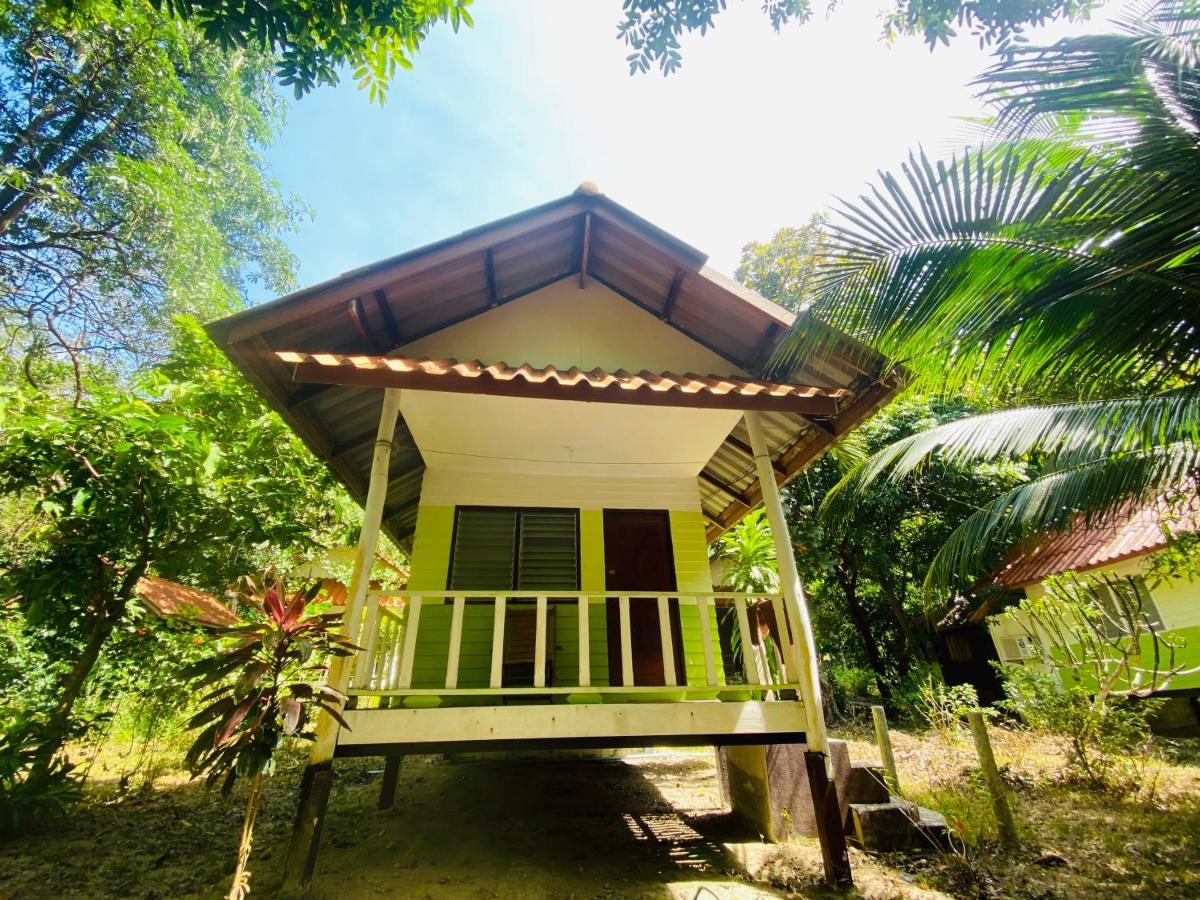 Banana Resort Koh Phayam Bagian luar foto