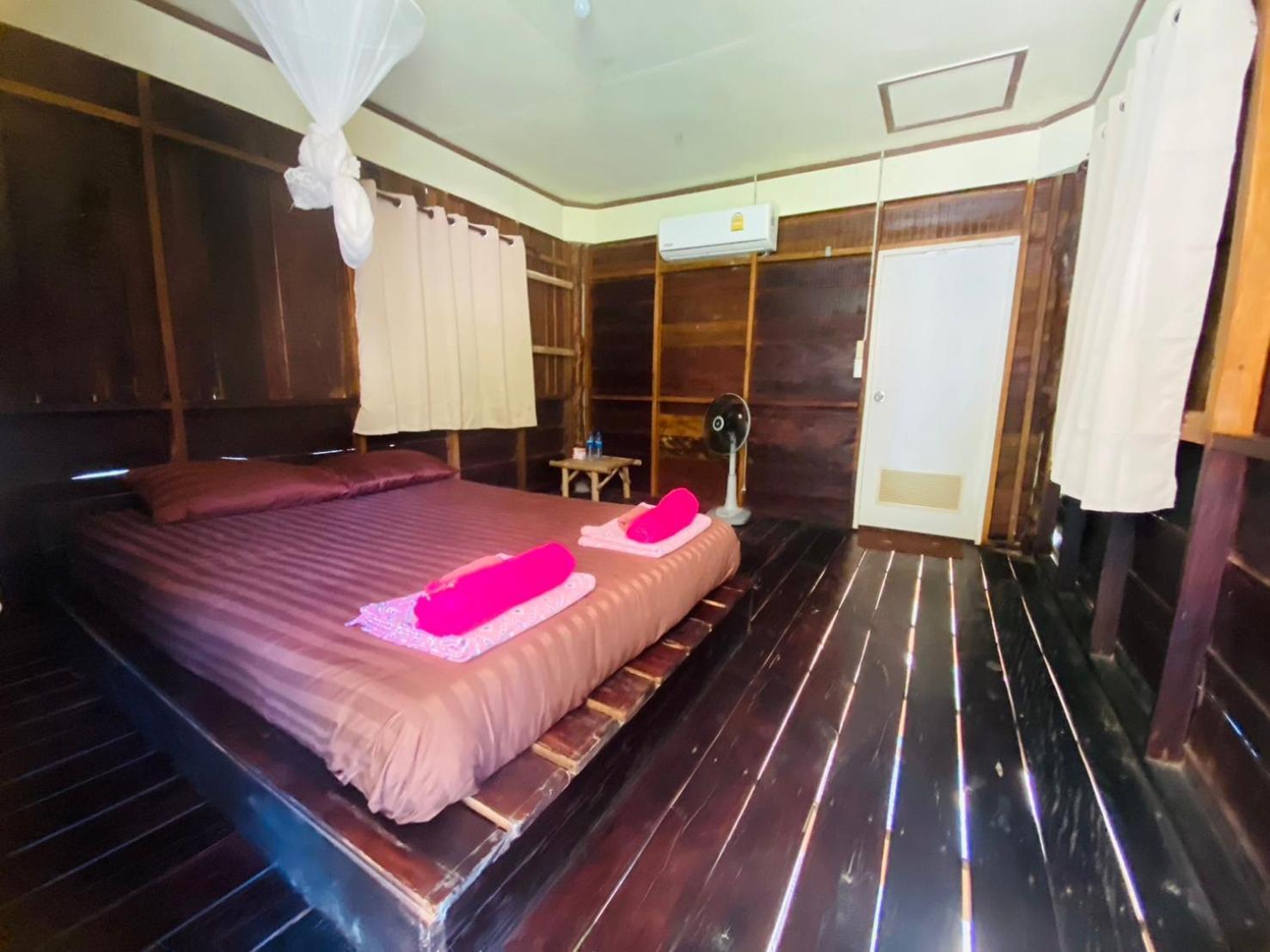 Banana Resort Koh Phayam Bagian luar foto